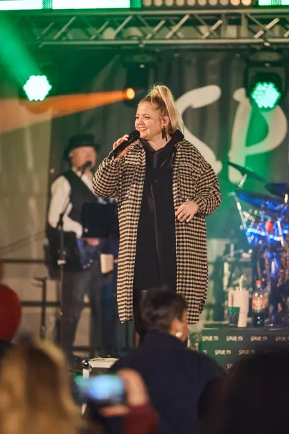 Anja von &amp;quot;Spur 13&amp;quot; begeistert das Publikum.