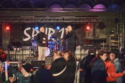 Der Geschäftsführer der EV Greiz Andre Süßmilch und der Bürgermeister der Stadt Greiz Alexander Schulze eröffnen gemeinsam das Lichterfest 2025.