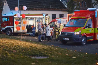 Auf der &amp;quot;Blaulichtmeile&amp;quot; informieren Feuerwehr, Rettungsdienst und Polizei.