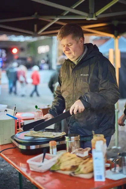Beim 10arium werden leckere Crepes zubreitet.