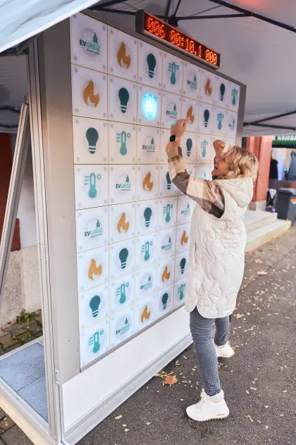 An der Reaktionswand kann Groß und Kleine Ihre Reaktionsfähigkeit und Geschwindigkeit testen.